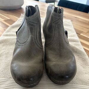 Dansko Ankle Boots in Gray